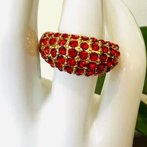 Heidi Daus SIZE 6 🆕 Classic Siam Red Crystals
Ring